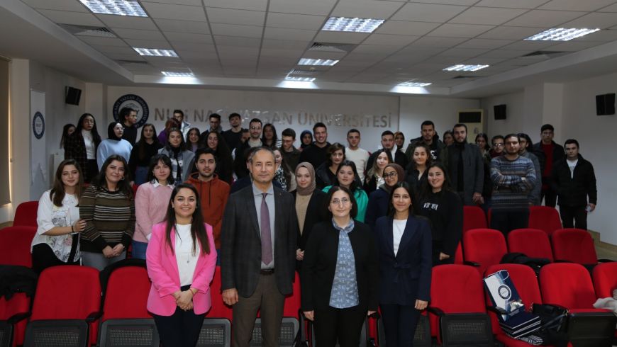 Fakültemiz ve Erciyes Anadolu Holding iş birliği ile Etkili Özgeçmiş Hazırlama ve Mülakat Teknikleri konulu söyleşi etkinliği gerçekleştirilmiştir. Konuşmacılar Esra Gündüz, Fatma Betül Gündüz Odabaşı ve Kübra Altuğ'a teşekkürlerimizi sunarız.