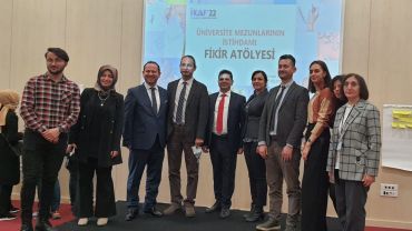 Endüstri Mühendisliği Bölüm Başkanı Prof. Dr. Erkan KÖSE ve Endüstri Mühendisliği Bölümü Arş. Gör. Betül YILDIRIM öğrencilerimiz ile birlikte İç Anadolu Kariyer Fuarına (İKAF'22) katılmışlardır.