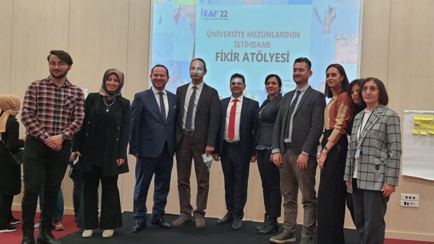 Endüstri Mühendisliği Bölüm Başkanı Prof. Dr. Erkan KÖSE ve Endüstri Mühendisliği Bölümü Arş. Gör. Betül YILDIRIM öğrencilerimiz ile birlikte İç Anadolu Kariyer Fuarına (İKAF'22) katılmışlardır.
