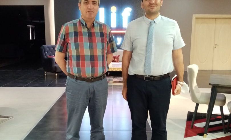 Endüstri Mühendisliği Bölüm Başkanı Doç. Dr. Oğuzhan Ahmet Arık, bölümümüz öğrencilerine yönelik staj, işbaşı eğitimi ve proje olanakları ile ilgili muhtemel işbirliklerini konuşmak üzere Elif Mobilya Müdürü Sayın Mustafa Yüzükırmızı ile bir toplantı gerçekleştirdi.